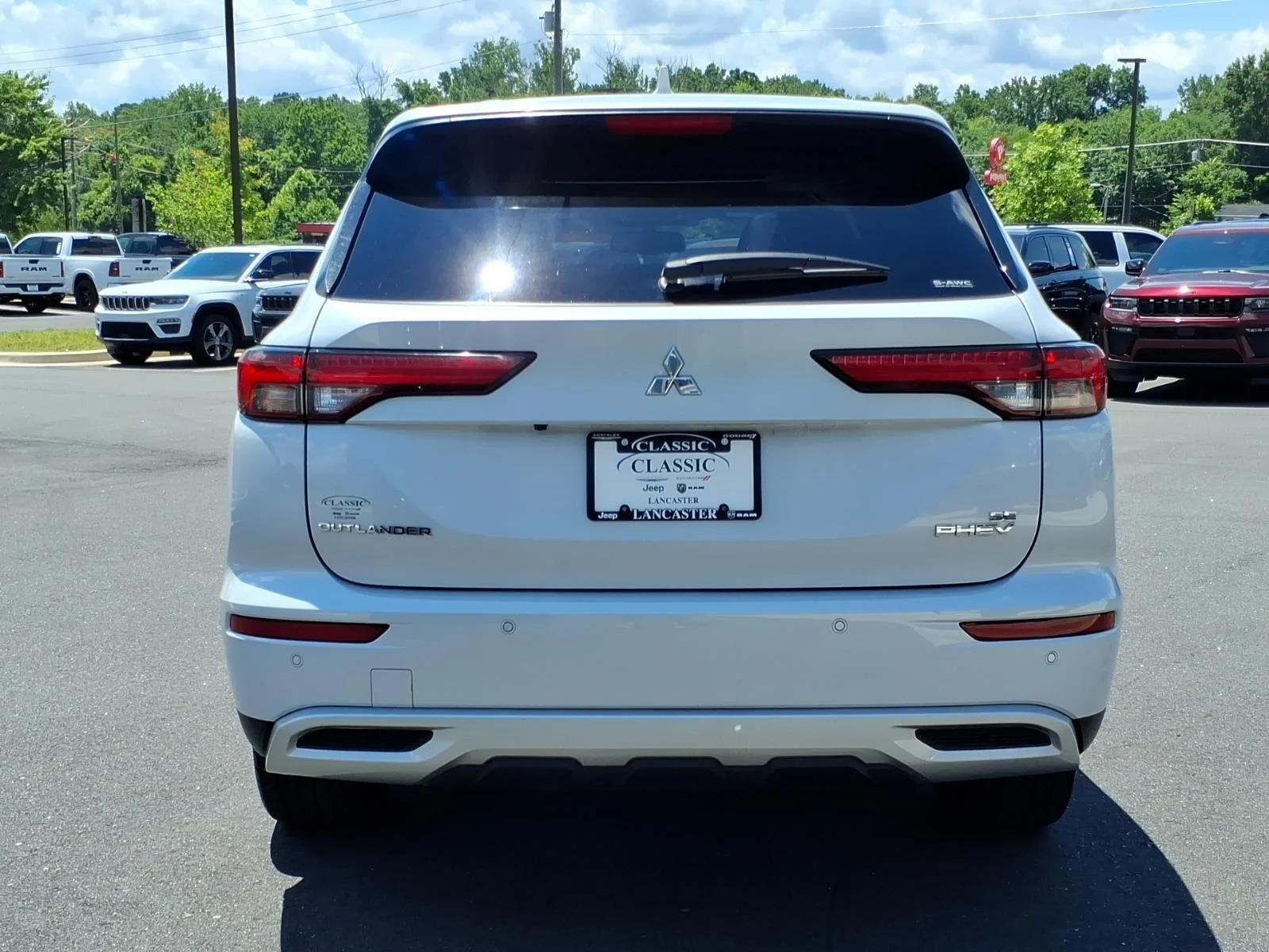 Used 2024 Alloy Silver Metallic Mitsubishi SE image 18