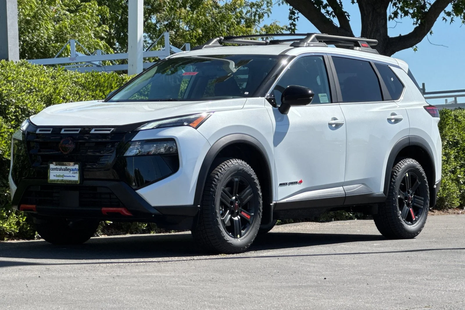 New 2026 Everest White Pearl TriCoat Nissan Rock Creek® image 8