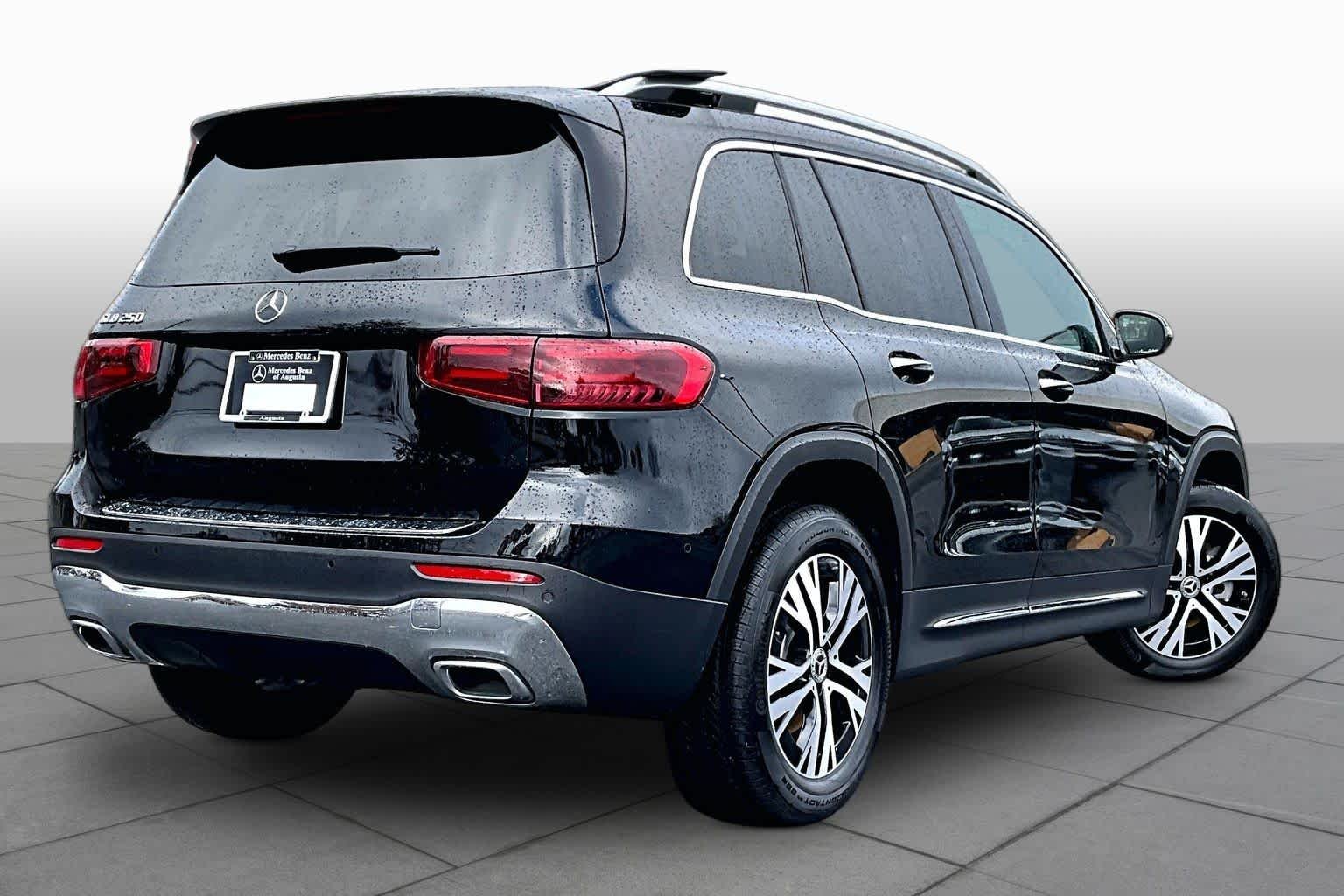 Used 2025 Night Black Mercedes-Benz GLB 250 image 7