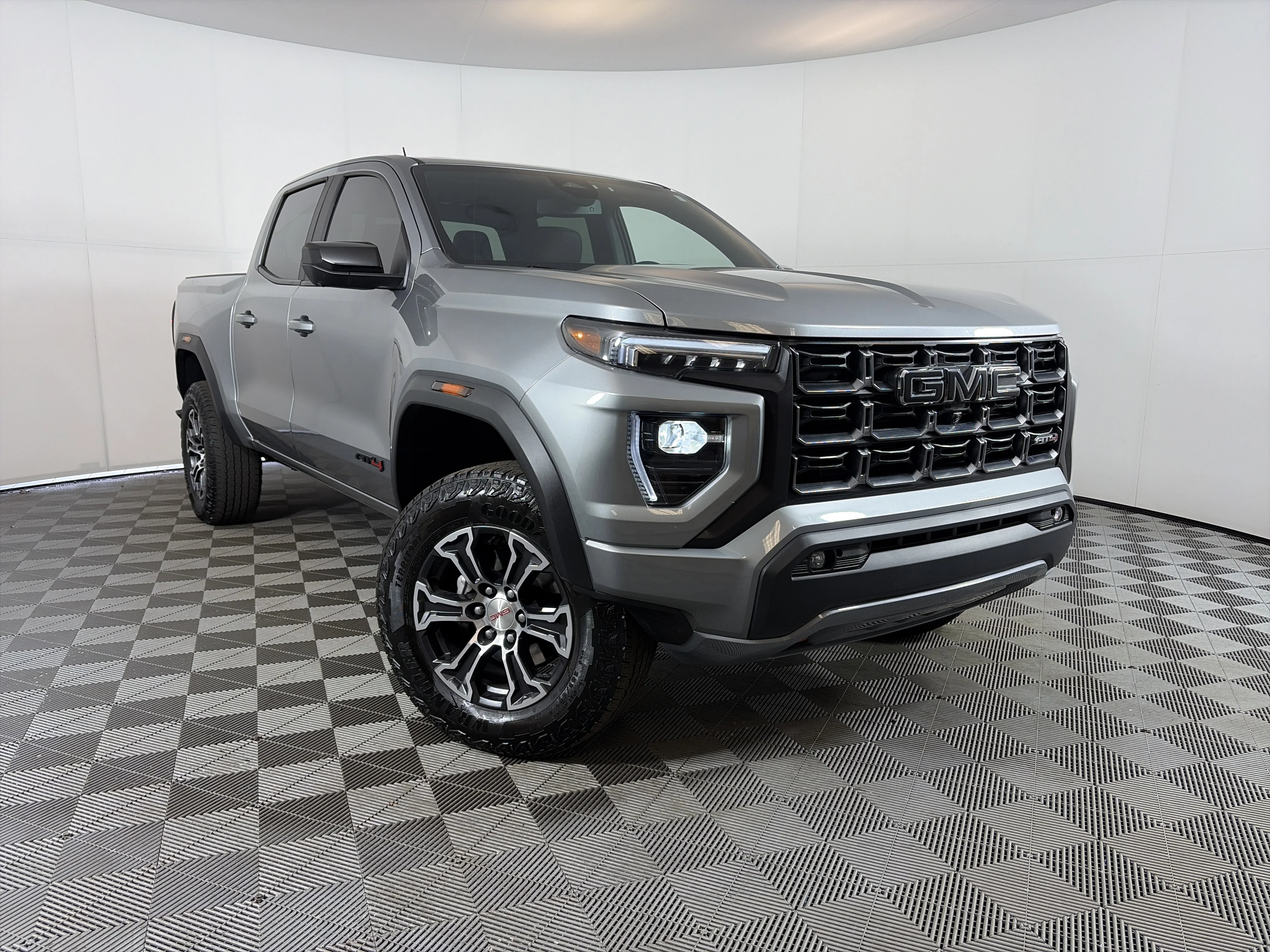 2024 GMC Canyon 4WD AT4 Crew Cab Short Box's photo