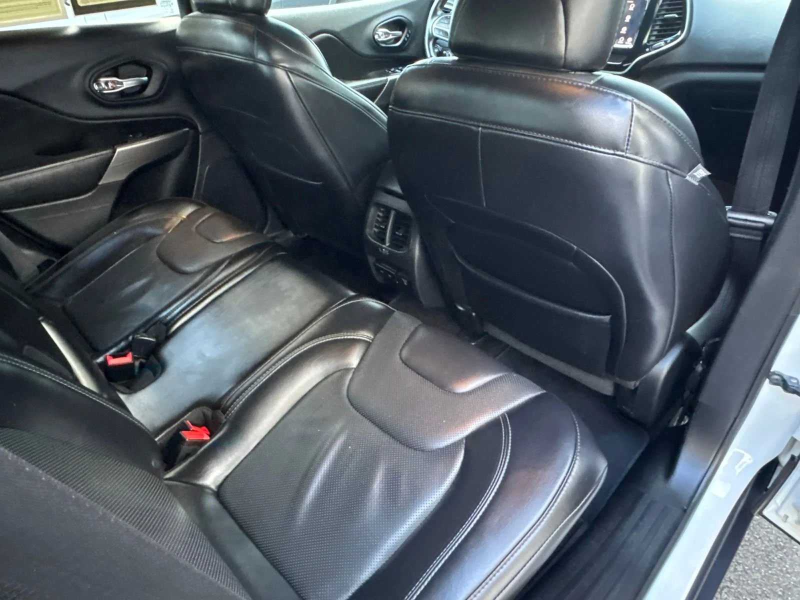 Used 2019 Bright White Clearcoat Jeep Limited image 33
