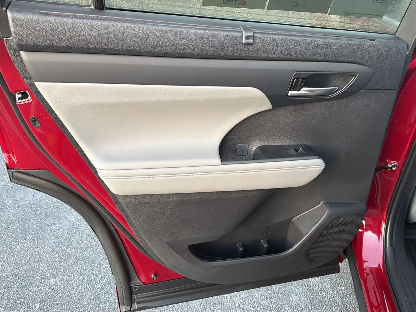 New 2026 Ruby Flare Pearl Toyota XLE image 18