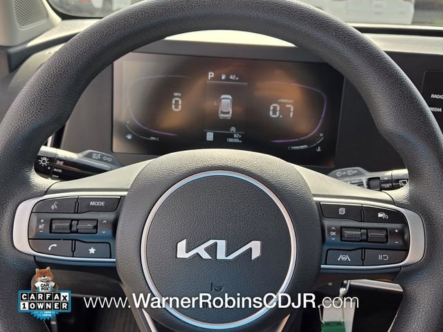 Used 2025 White Kia LX image 24