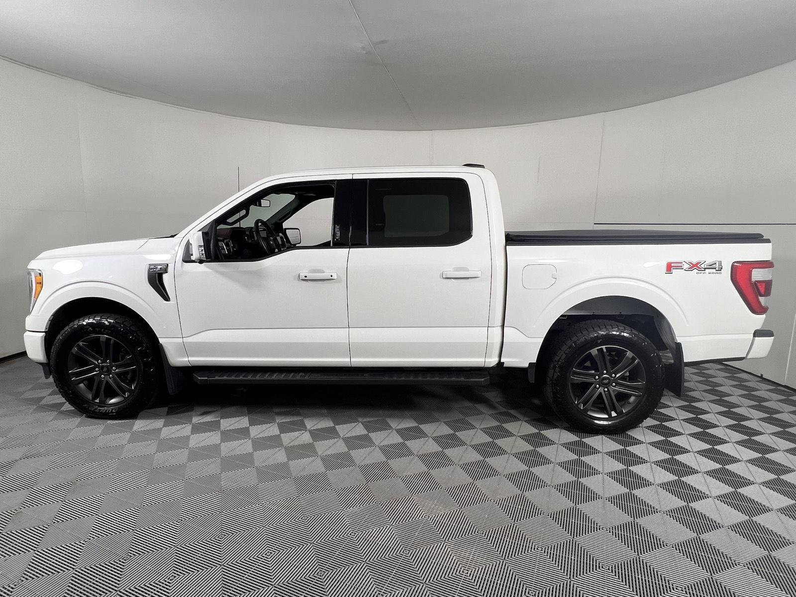 Used 2022 Star White Metallic Tri-Coat Ford LARIAT image 8