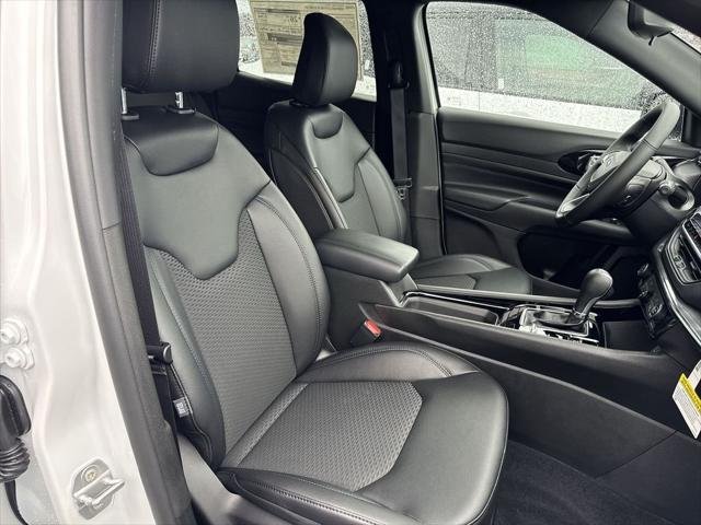 New 2026 Bright White Clearcoat Jeep Latitude image 23
