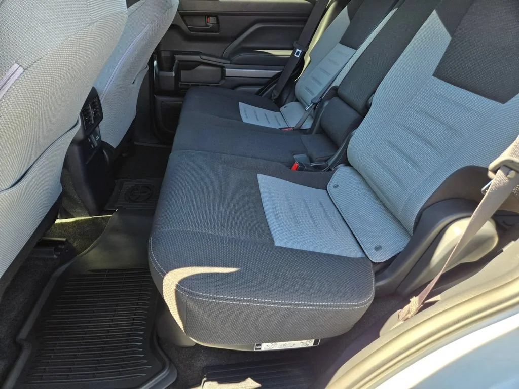Used 2025 Wind Chill Pearl Toyota SR5 image 9