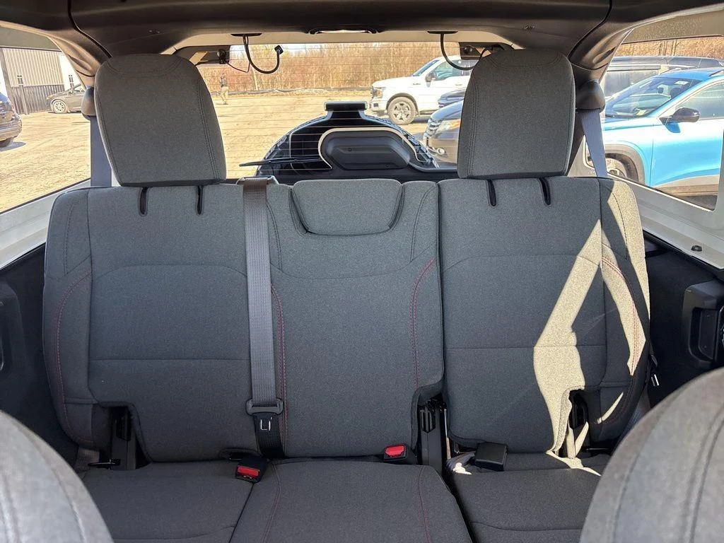 Used 2025  Jeep Rubicon image 31
