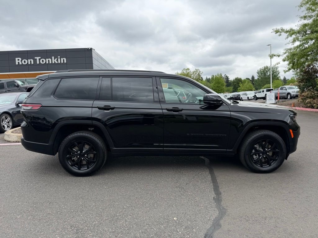 Used 2025 Black Jeep Altitude X image 8