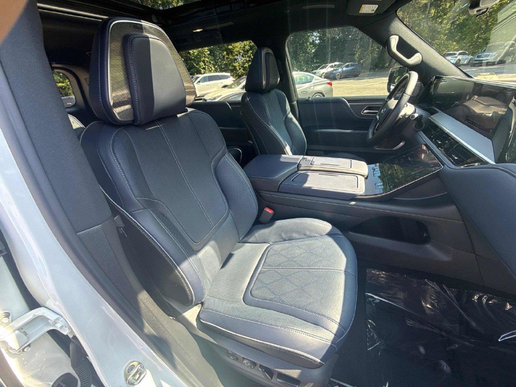 Used 2026 White INFINITI SPORT image 26