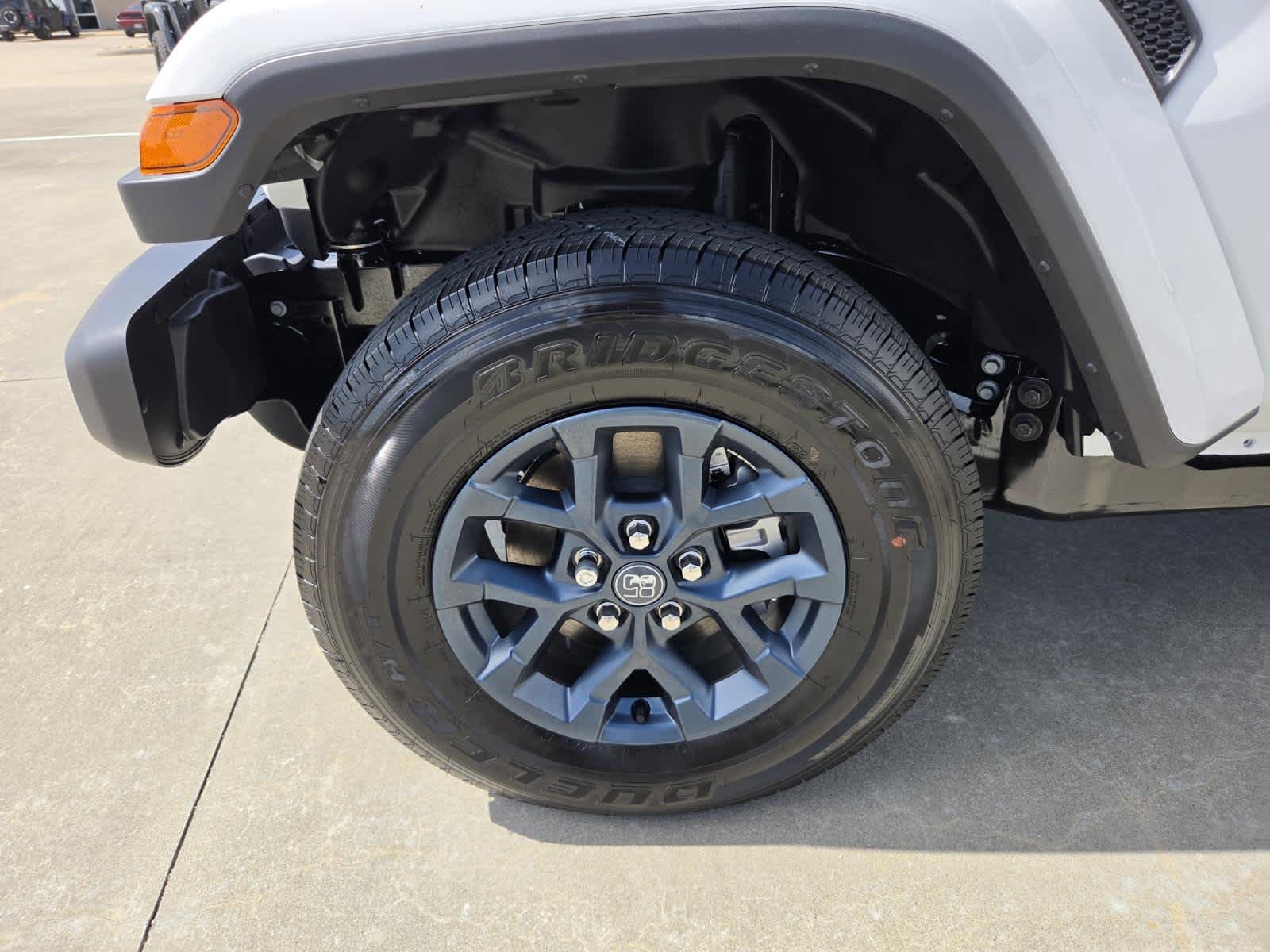 New 2026 Bright White Clear-Coat Exterior Paint Jeep 85th Anniversary Edition image 20