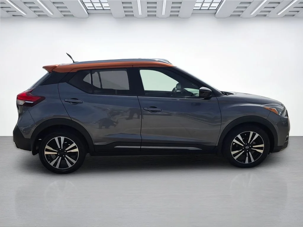 Used 2020 Gray Nissan SR image 2