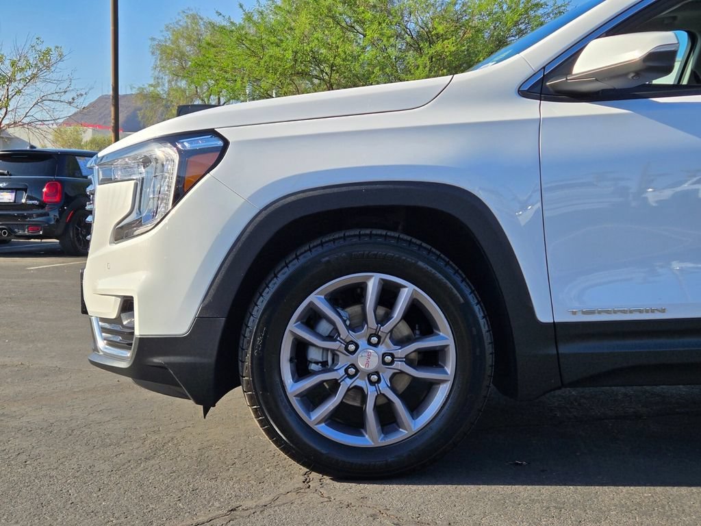 Used 2023 Summit White GMC SLT image 9