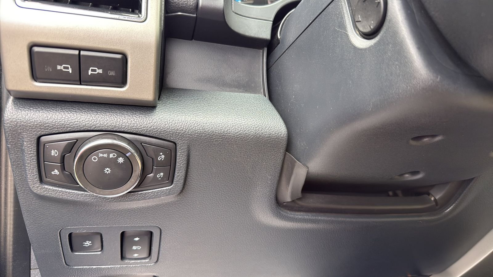 Used 2022 White Ford Lariat image 14
