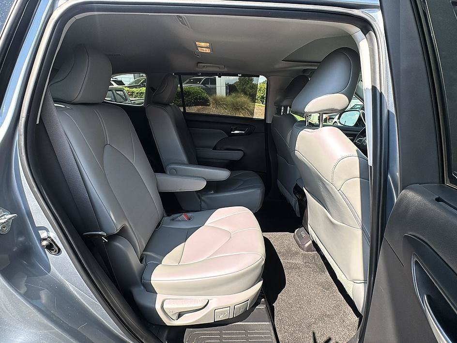 Used 2023 Moon Dust Toyota XLE image 15