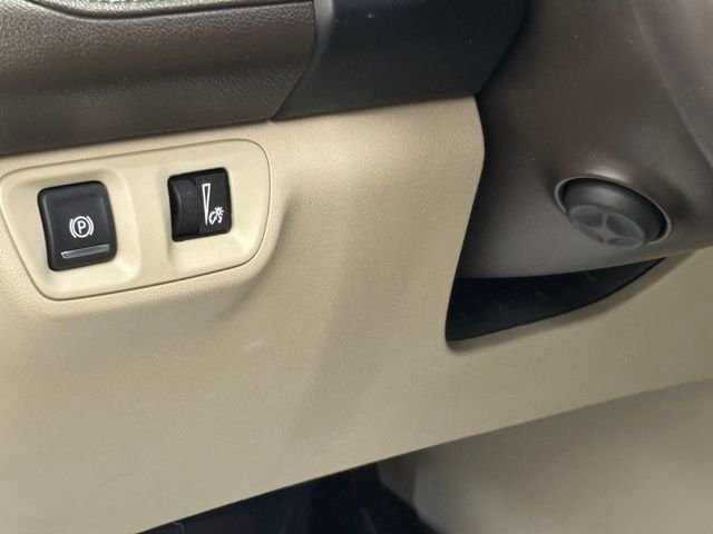 Used 2018 White GMC Denali image 26