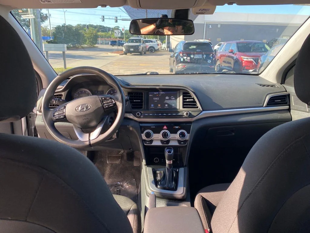 Used 2019 Silver Hyundai SEL image 5
