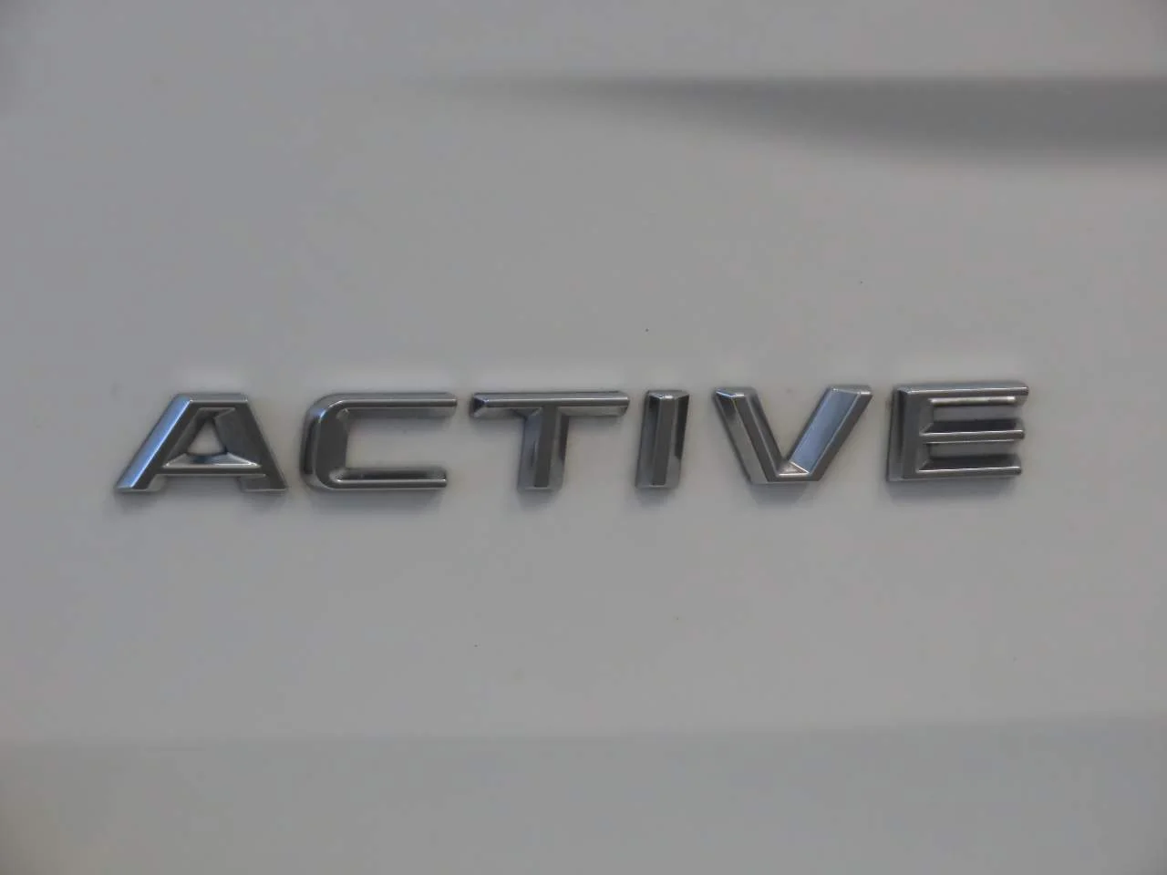 Used 2025 Oxford White Ford Active image 6