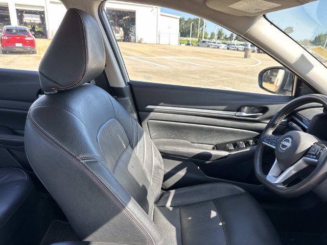 Used 2025 White Nissan 2.5 SR image 30