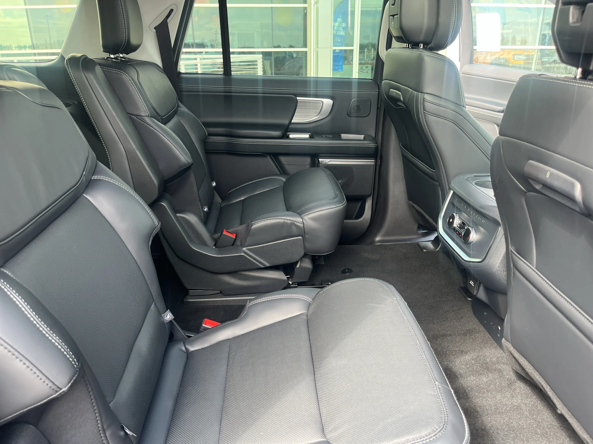 New 2027 Glacier Gray Metallic Tri-Coat Ford MAX Platinum image 21