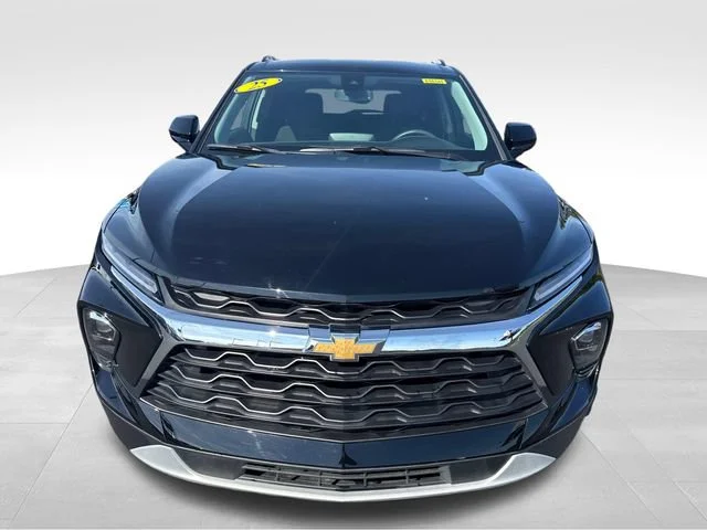Used 2025 Black Chevrolet 2LT image 8