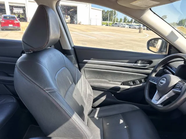 Used 2025 White Nissan 2.5 SR image 30