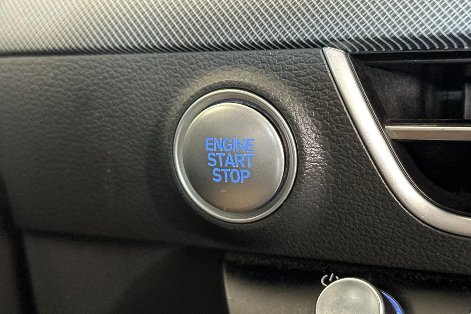 Used 2025 Black Hyundai SEL image 21