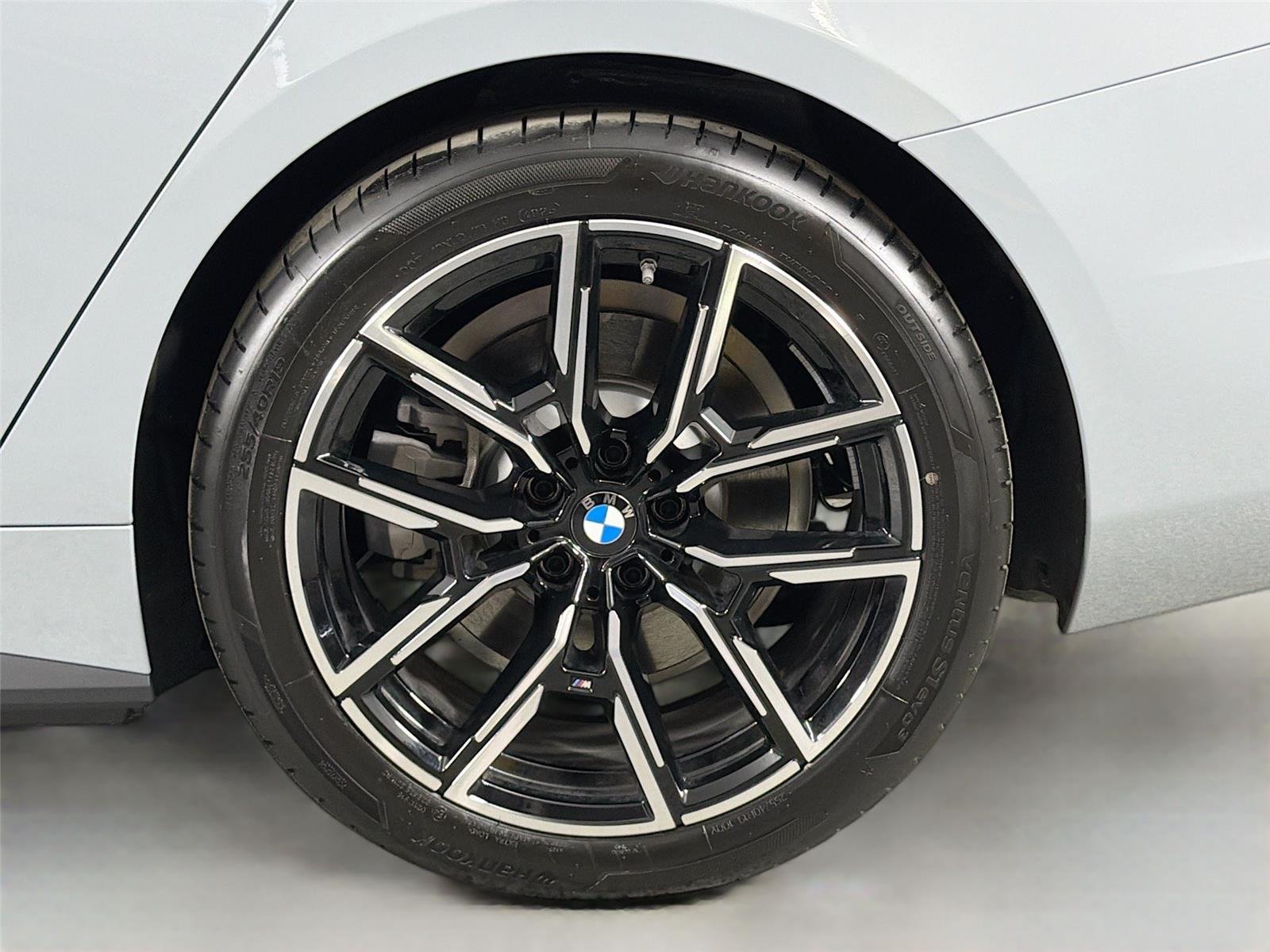 New 2026 Brooklyn Grey Metallic BMW xDrive40 image 32