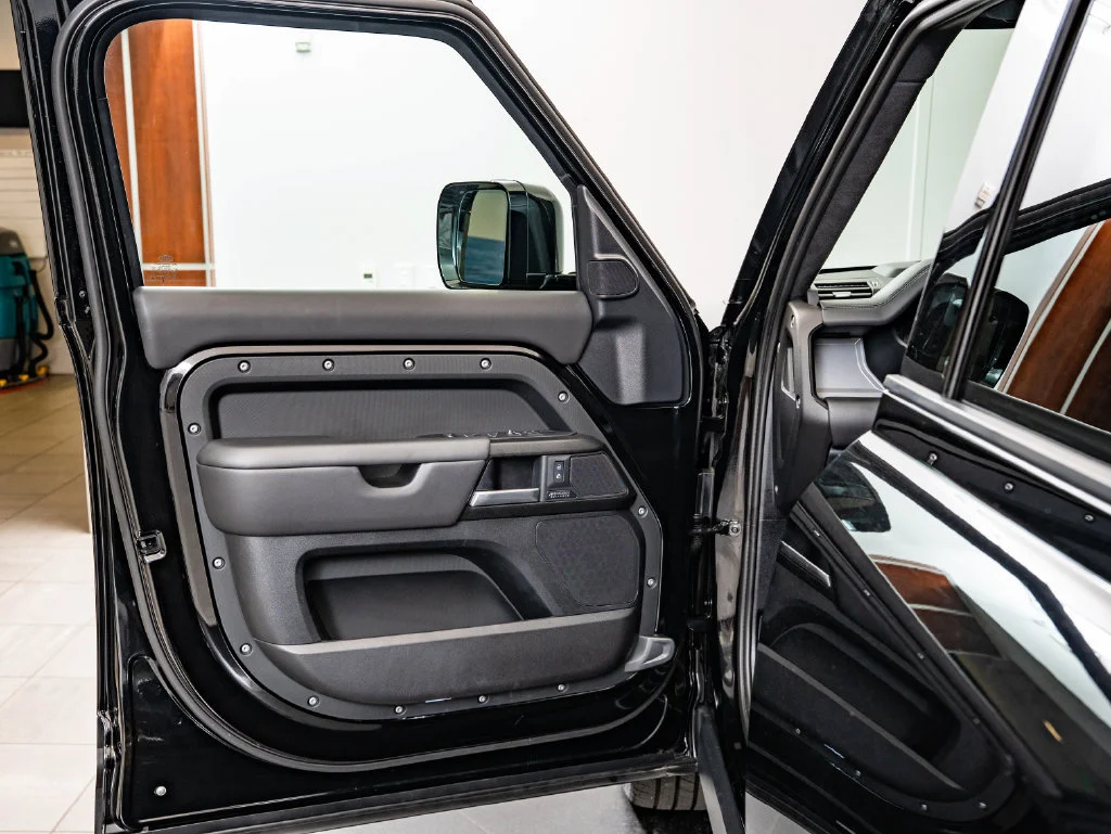 Used 2025 Black Land Rover V8 image 27