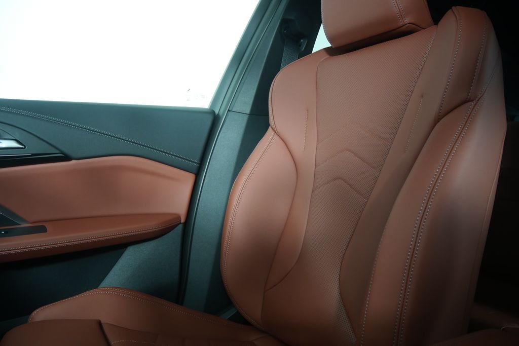 New 2026 Black Sapphire Metallic BMW xDrive28i image 23