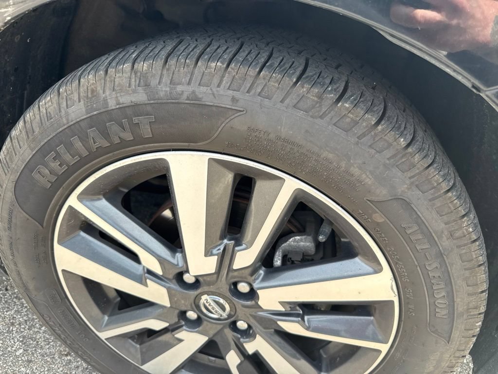 Used 2021 Black Nissan SV Xtronic CVT image 15