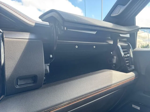 Used 2023  GMC AT4 image 33