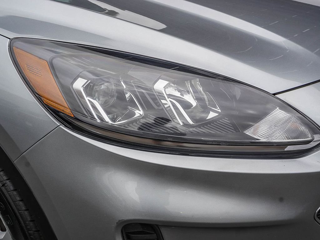 Used 2022 Silver Ford SE image 11