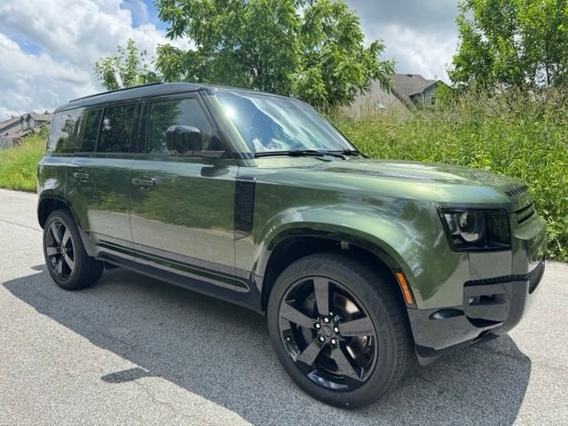 New 2026 Woolstone Green Land Rover X-Dynamic SE image 4