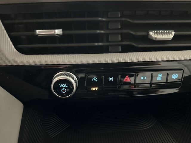 New 2026 Star White Metallic Tri-Coat Ford Active image 33