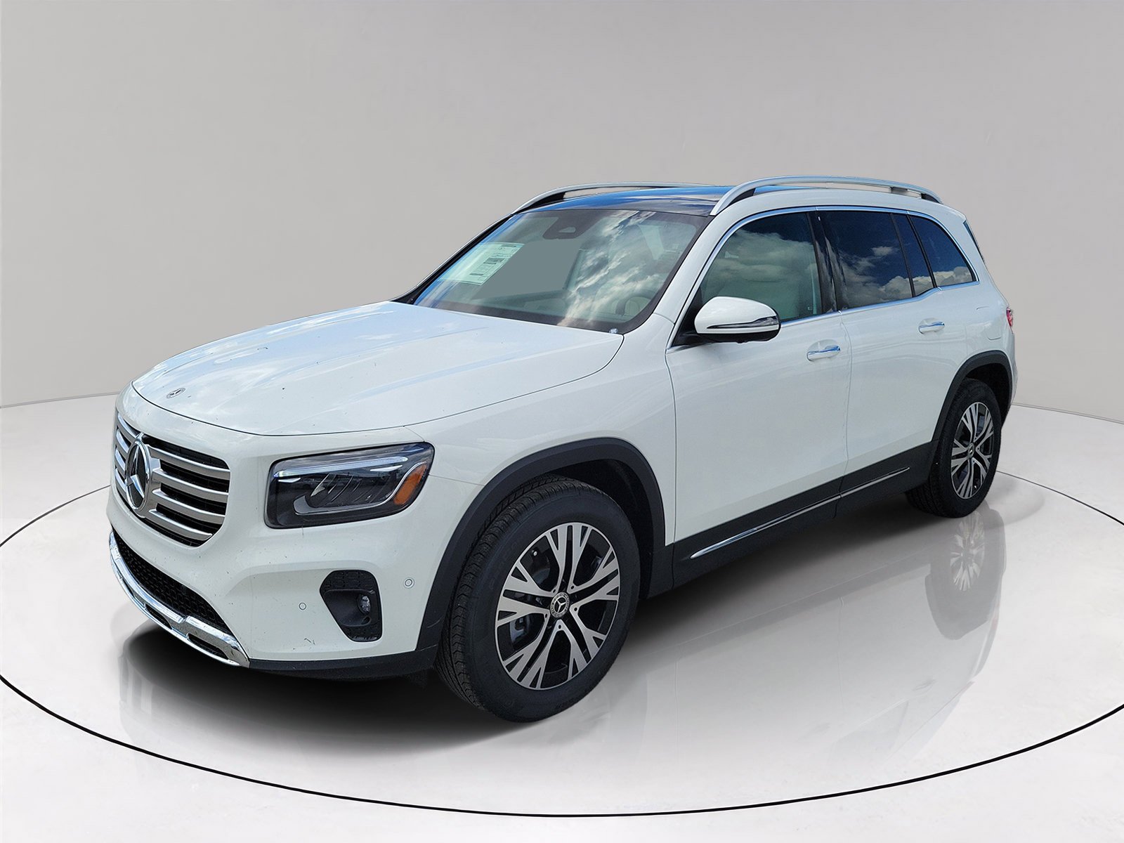 New 2026 Polar White Mercedes-Benz GLB 250 image 3