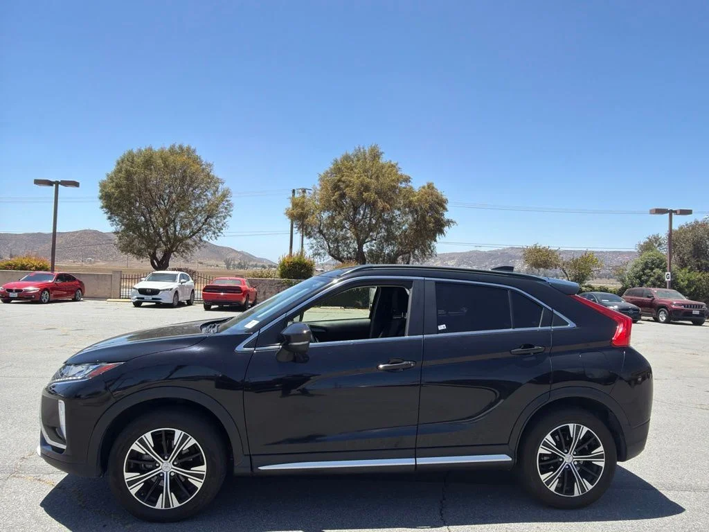 Used 2020  Mitsubishi SE image 5