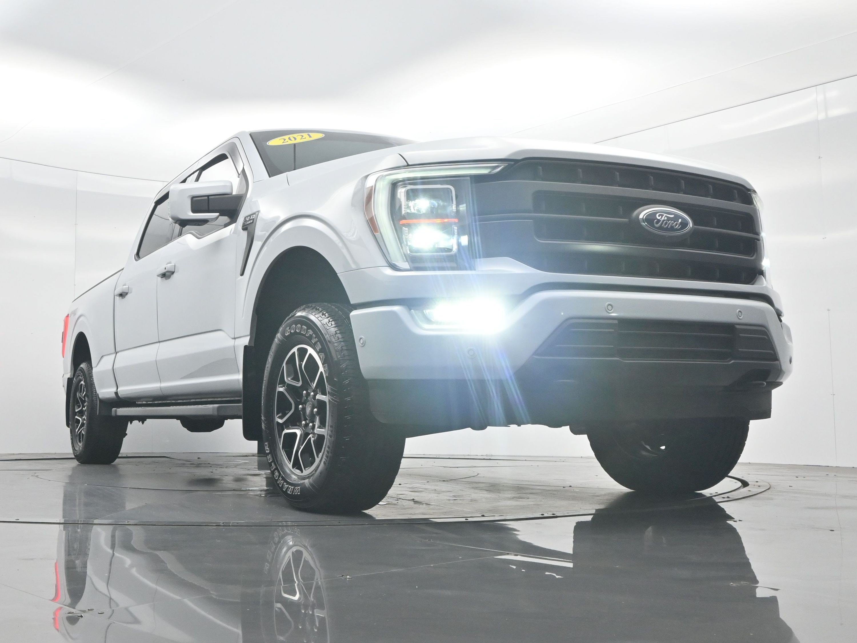 Certified Used 2021 White Metallic Ford LARIAT image 43