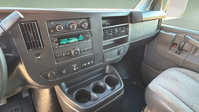 Used 2024 Summit White Chevrolet 1LT image 21