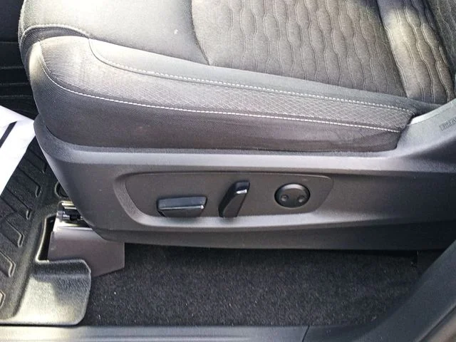Used 2022 Gray Nissan SV image 16