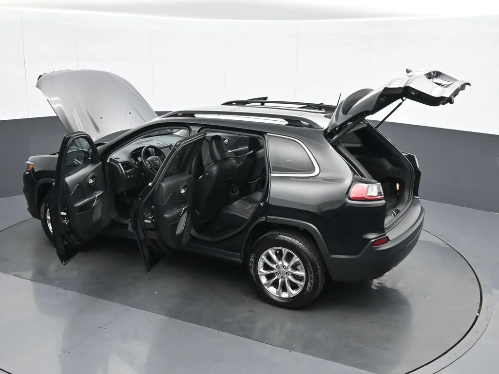 Used 2022 Black Jeep Latitude Lux image 38