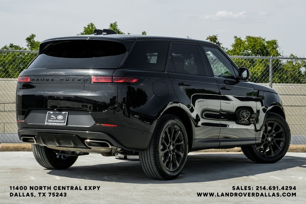 Used 2025 Santorini Black Metallic Land Rover SE image 8
