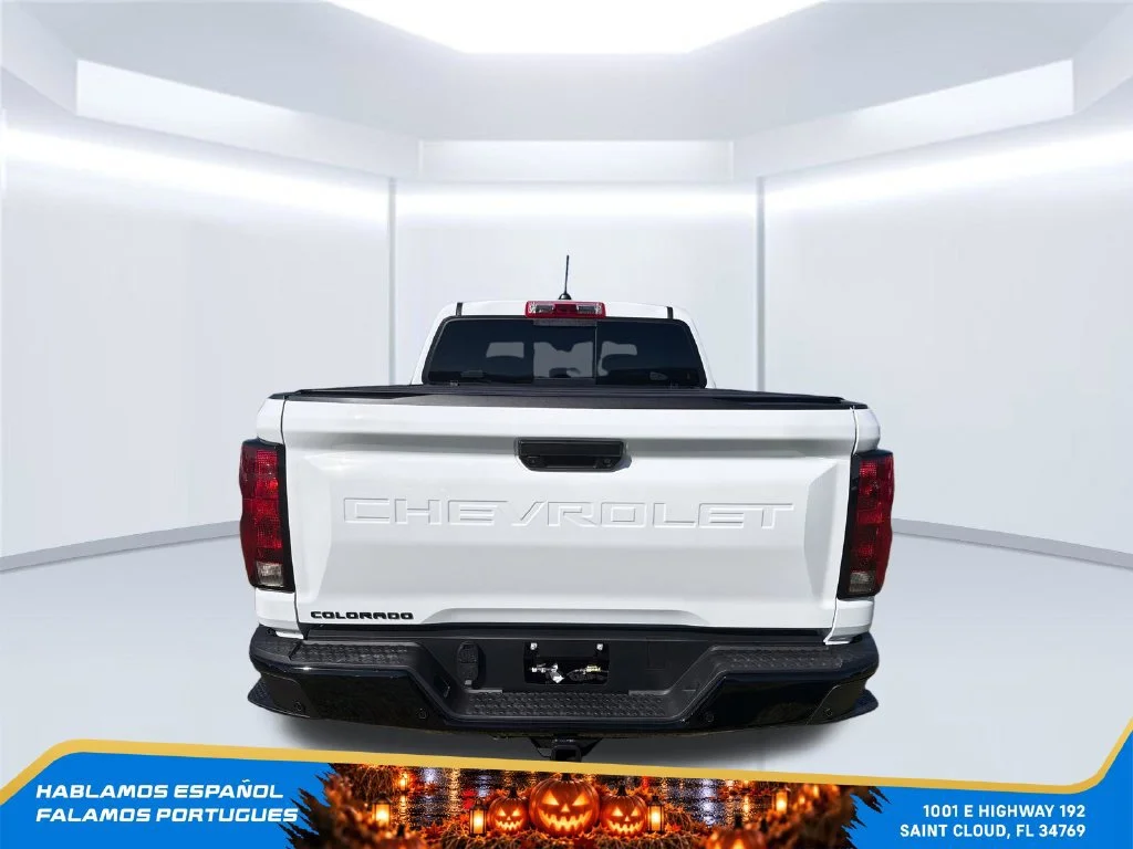 New 2026 Summit White Chevrolet WT image 4