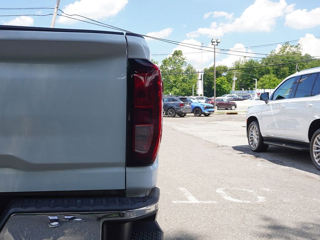Used 2023 White GMC Pro image 12