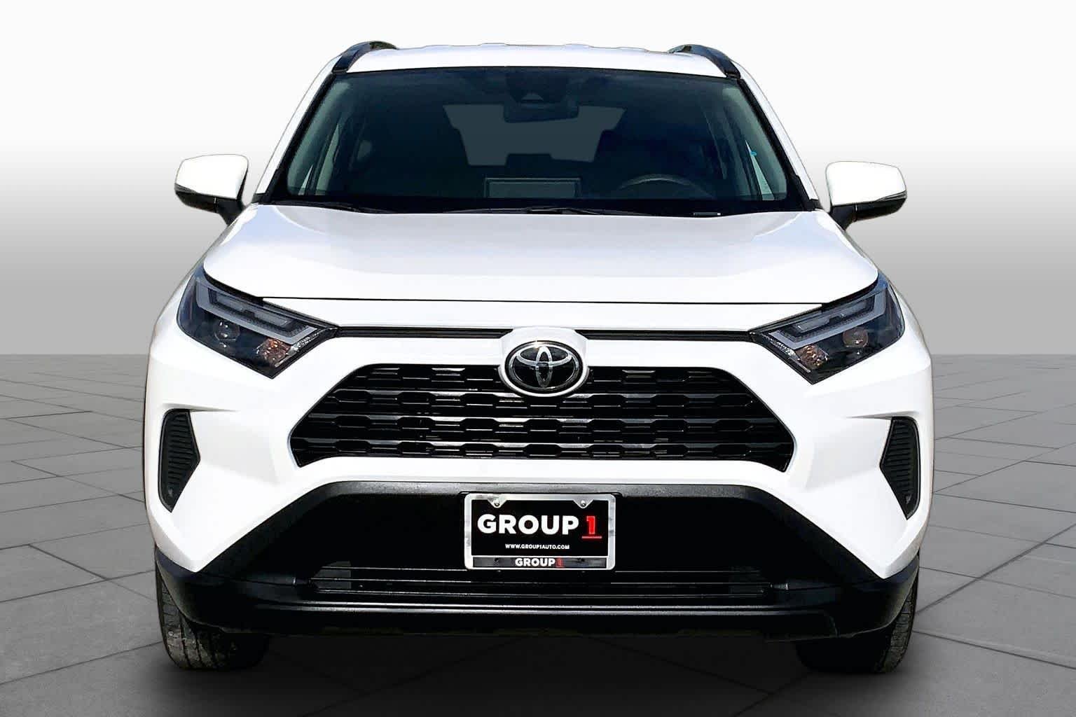 Used 2025 Ice Cap Toyota XLE image 4