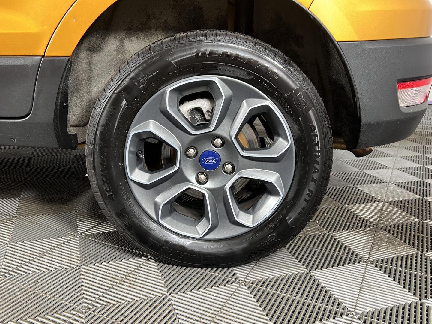 Used 2022 Luxe Yellow Ford S image 12