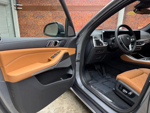 Used 2026 Gray BMW xDrive40i image 9