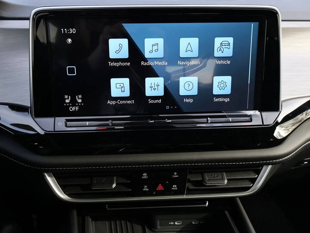 New 2026 White Volkswagen 2.0T SE w/Technology image 27