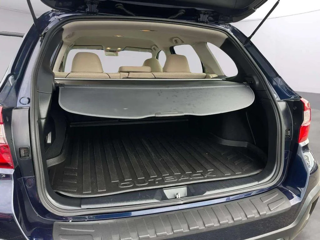 Used 2018 Dark Blue Pearl Subaru 2.5i Premium image 17