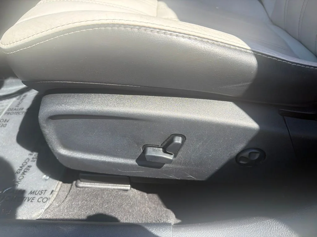 Used 2019 White Chrysler S image 11
