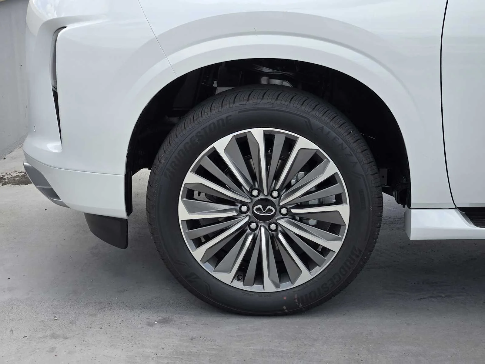 New 2026 RADIANT WHITE INFINITI Luxe 2WD image 7